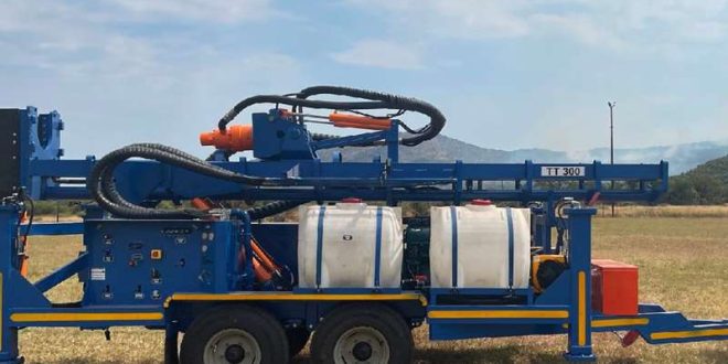 Multi-functional track mounted water well drilling rig is a efficient,multi-function full hydraulic water well drilling rig
